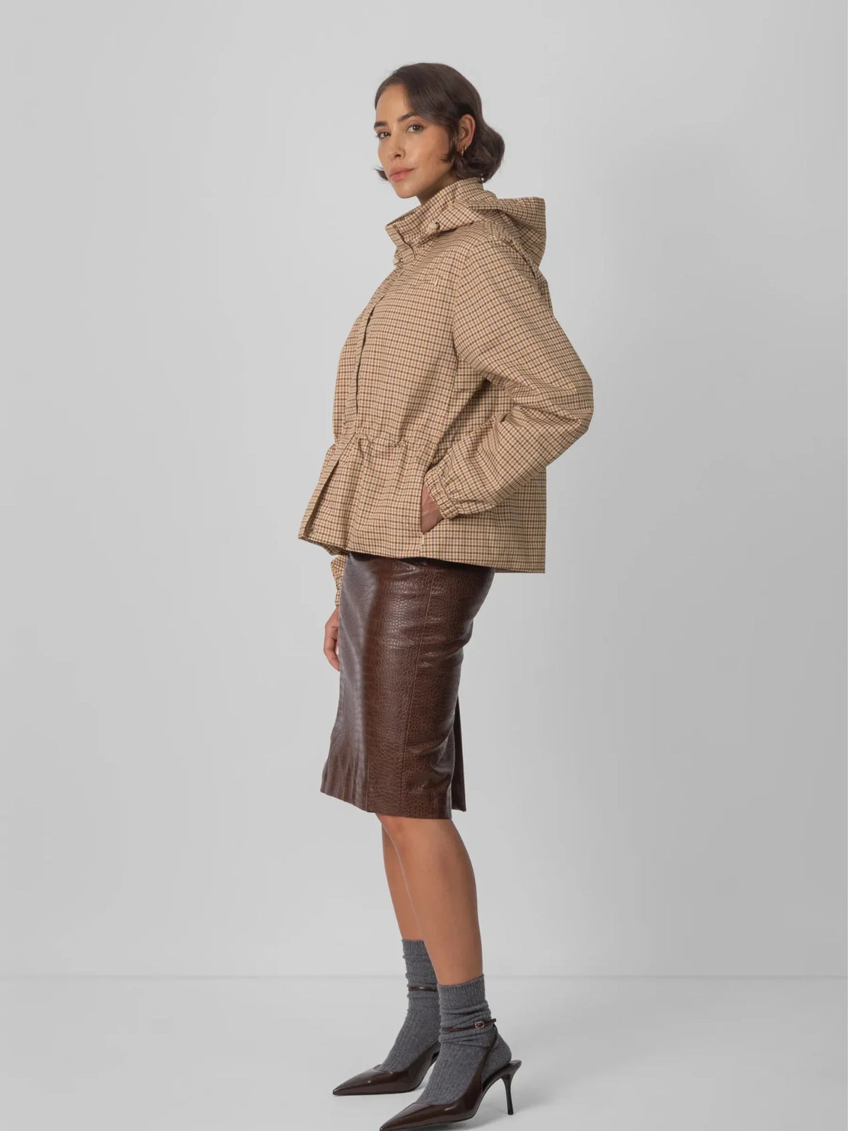PUFFLT Beige Houndstooth Short Drawstring Waist Rain Jacket