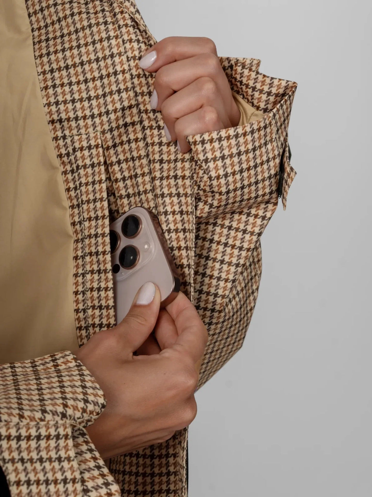 PUFFLT One Size Beige Houndstooth Short Oversized Rain Jacket